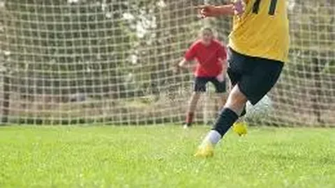 皇马铁心留他，首发仅3轮却成香饽饽！两大豪门暗中觊觎，转会传闻再起波澜！